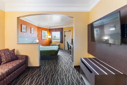 Quality Inn & Suites Galveston - Beachfront image 10